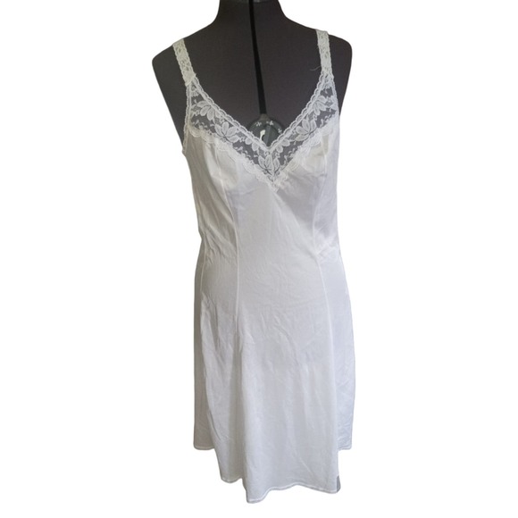Maidenform Other - Vintage MaidenForm white lace full slip, size 34